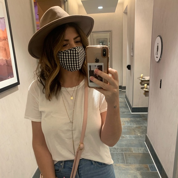 Meet your posher! 💕 - Picture 4 of 5